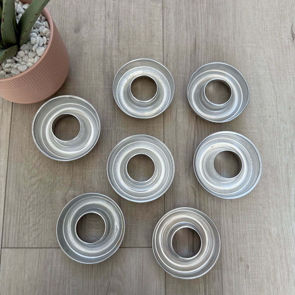 Vintage Aluminum Donut Shaped
Individual Cake Jello
Mold Tart Baking Pans 7